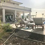 Vista Bella In Ruhiger Villengegend Mit Meerblick Βίλα