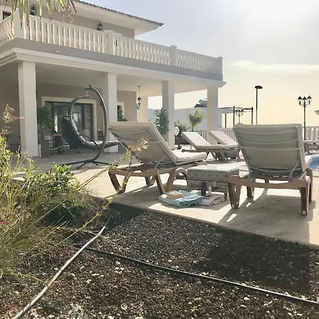 Vista Bella In Ruhiger Villengegend Mit Meerblick וילה