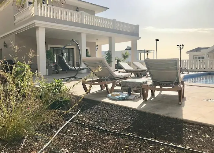 Vista Bella In Ruhiger Villengegend Mit Meerblick Villa