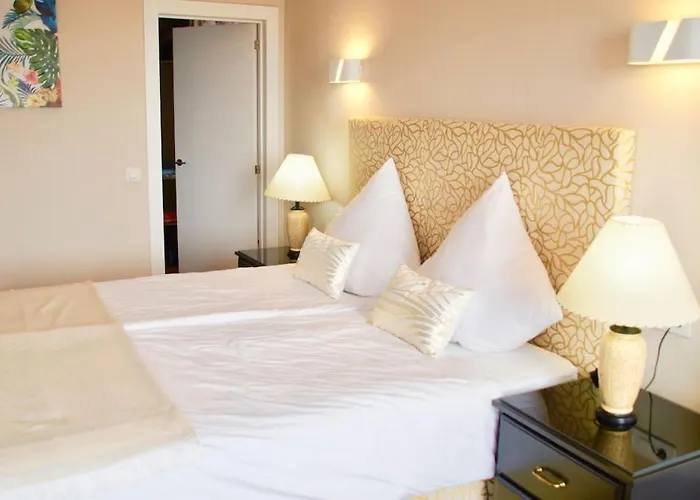 Vista Bella In Ruhiger Villengegend Mit Meerblick *