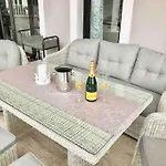 Vista Bella In Ruhiger Villengegend Mit Meerblick אדחה