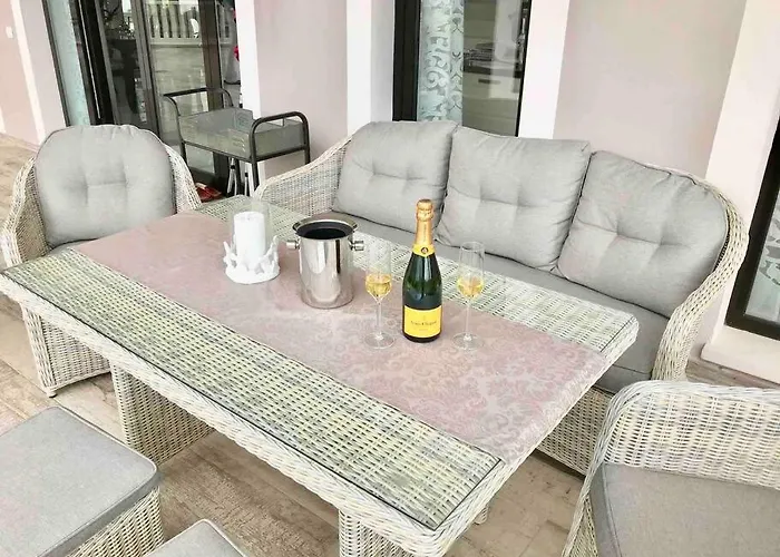 Vista Bella In Ruhiger Villengegend Mit Meerblick Costa Adeje (Tenerife)