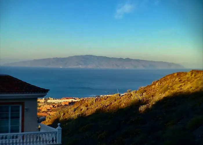 Vista Bella In Ruhiger Villengegend Mit Meerblick Βίλα