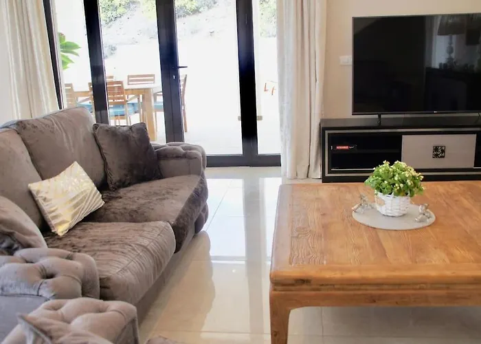 Vista Bella In Ruhiger Villengegend Mit Meerblick Villa