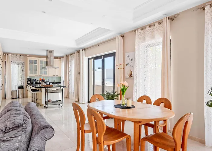 Villa Vista Bella In Ruhiger Villengegend Mit Meerblick