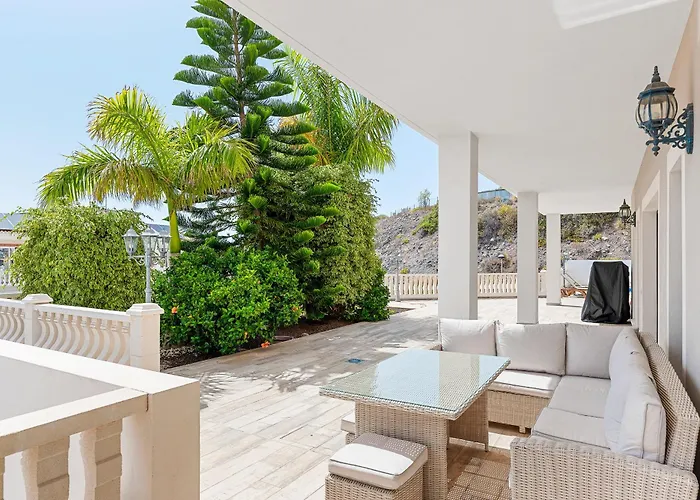 Vista Bella In Ruhiger Villengegend Mit Meerblick *