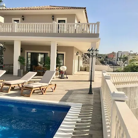 Vista Bella In Ruhiger Villengegend Mit Meerblick *