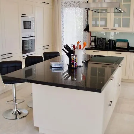 Villa Vista Bella In Ruhiger Villengegend Mit Meerblick *