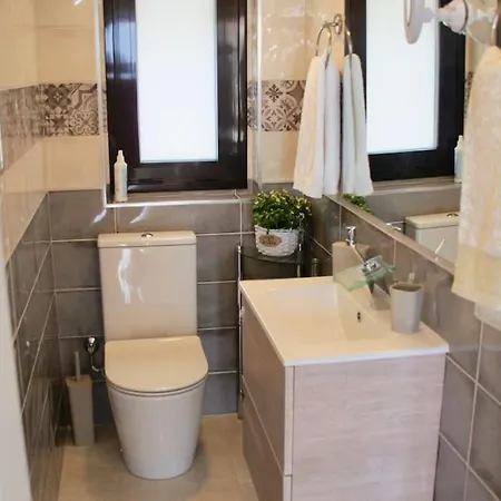 Vista Bella In Ruhiger Villengegend Mit Meerblick *