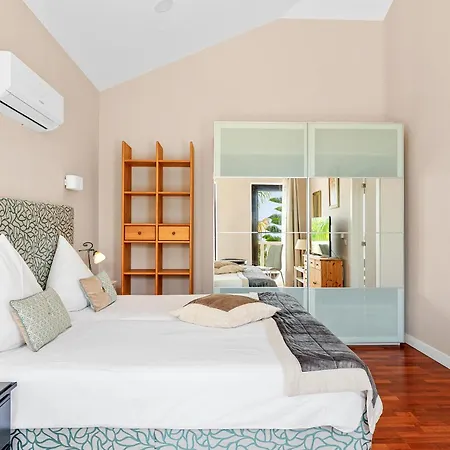 Vista Bella In Ruhiger Villengegend Mit Meerblick Villa