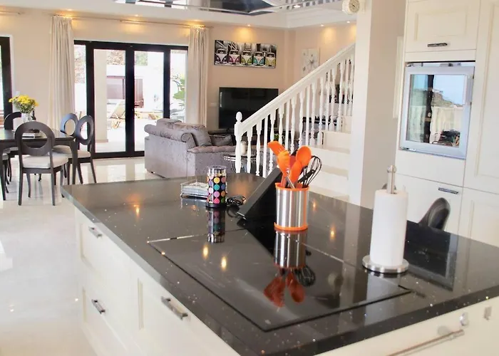 Vista Bella In Ruhiger Villengegend Mit Meerblick Costa Adeje (Tenerife)