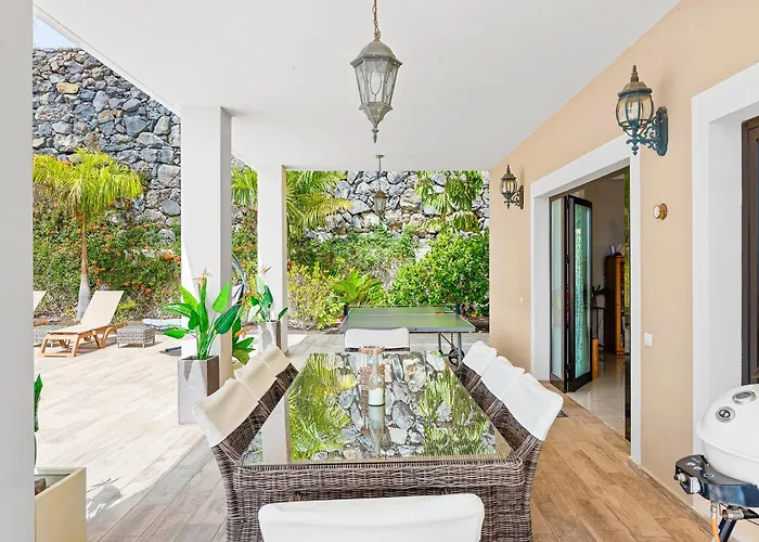 Vista Bella In Ruhiger Villengegend Mit Meerblick Willa